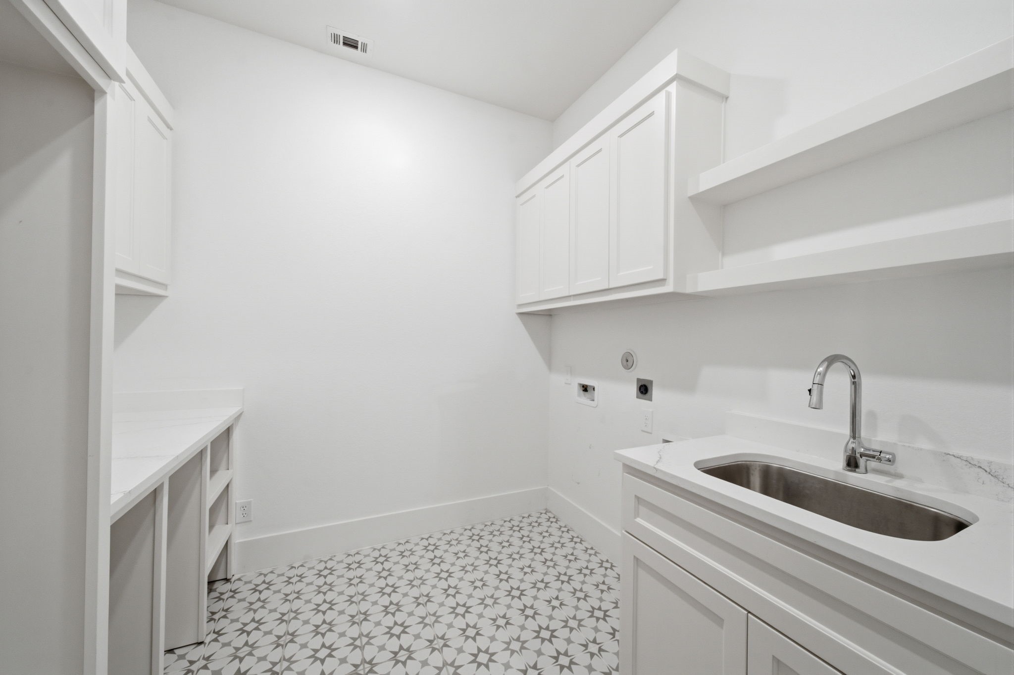 4712 Lorelai Lane Spring, TX 77386 - Photo 28 of 35 Laundry Room
