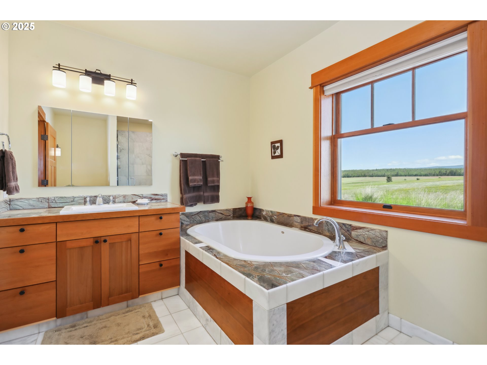 37 Quail Road Goldendale, WA 98620 - Photo 20 of 48 Owner's Suite Bedroom