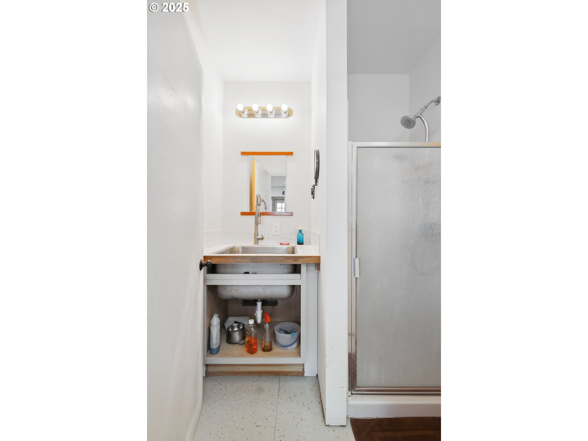 37 Quail Road Goldendale, WA 98620 - Photo 39 of 48 Garage