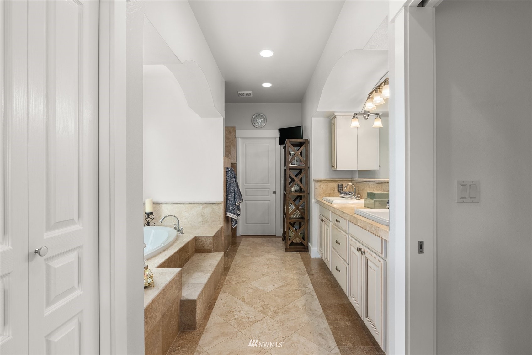 10434 Tilley Road Southwest Olympia, WA 98501 - Photo 20 of 40 a bathroom with a sink a mirror and a bathtub
