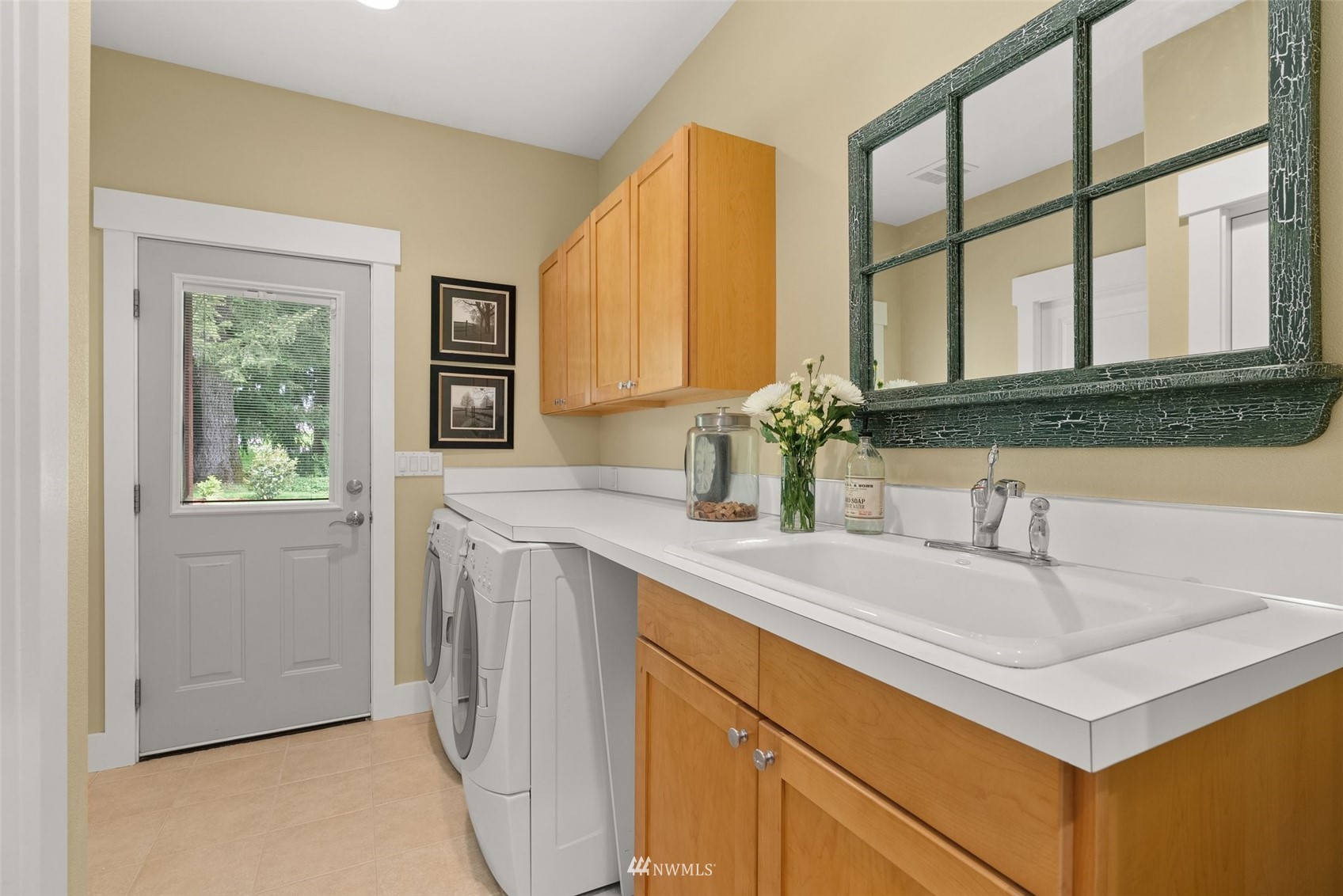 10434 Tilley Road Southwest Olympia, WA 98501 - Photo 23 of 40 a bathroom with a sink and a mirror