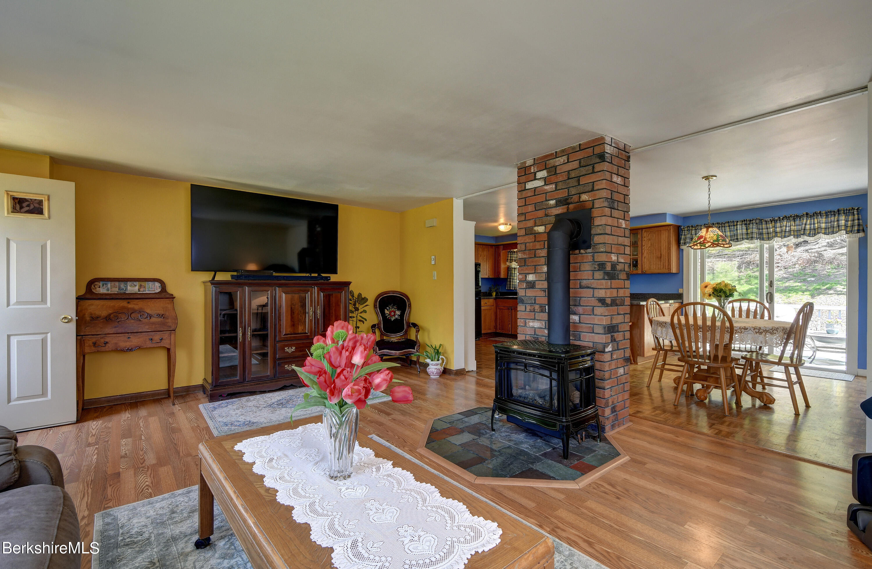 176 North Hoosac Road Williamstown, MA 01267 - Photo 8 of 28 8-Living-Room