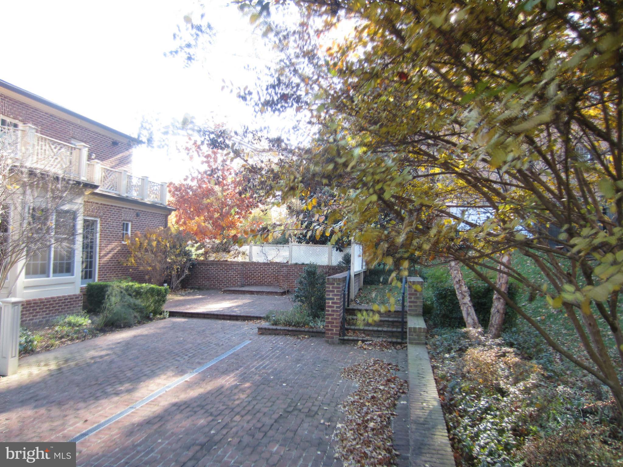 1910 Russell Road Alexandria, VA 22301 - Photo 24 of 25