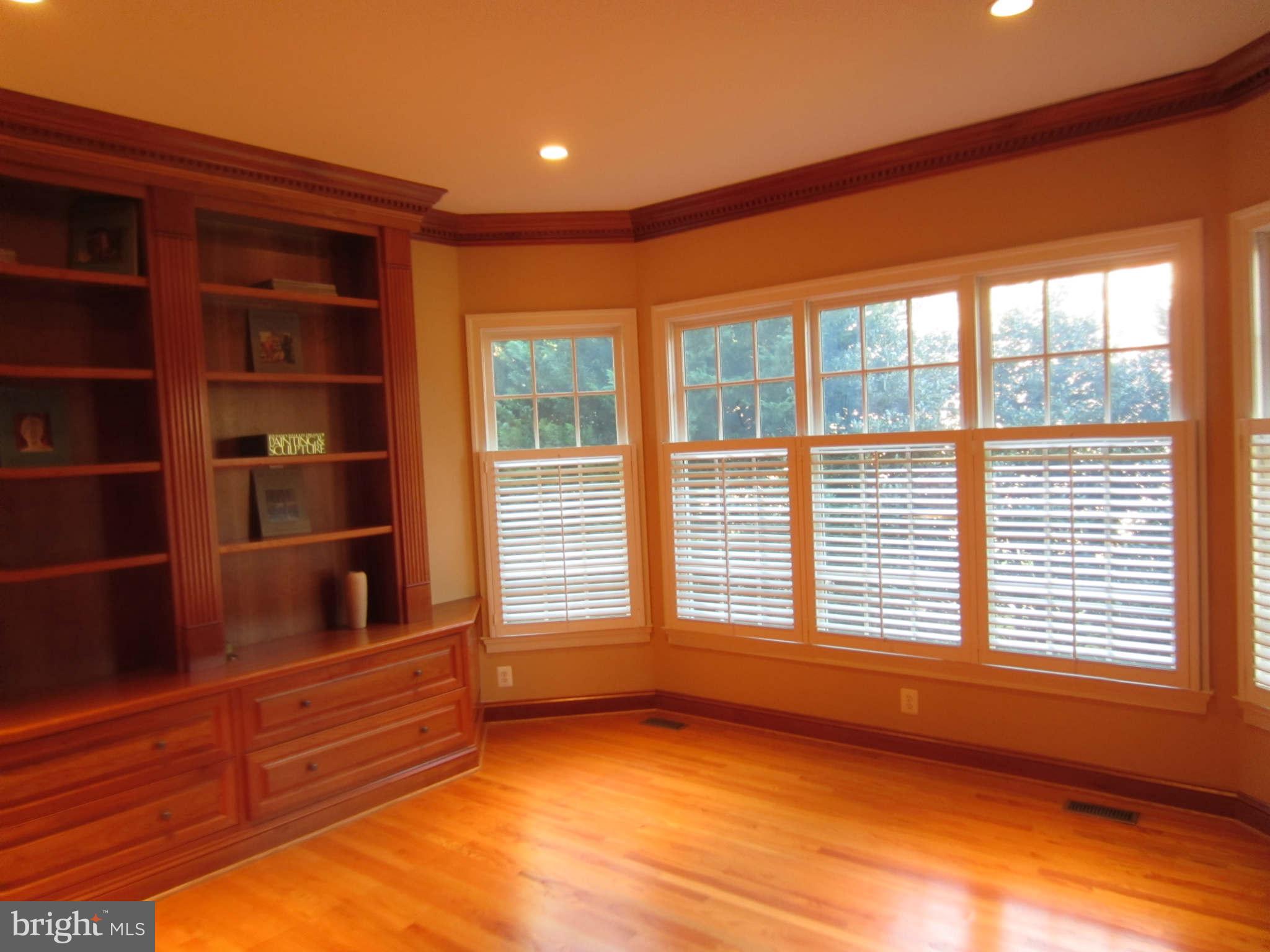 1910 Russell Road Alexandria, VA 22301 - Photo 10 of 25 a view of an empty room with a window