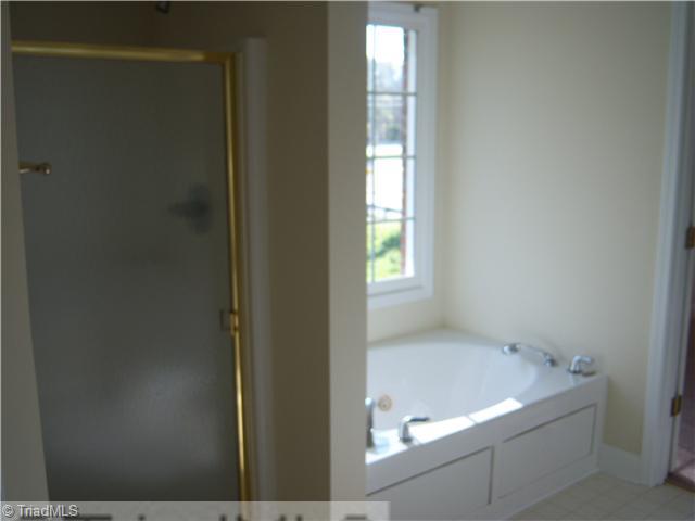 112 White Oak Road Thomasville, NC 27360 - Photo 9 of 14 Master Bath/Spa.