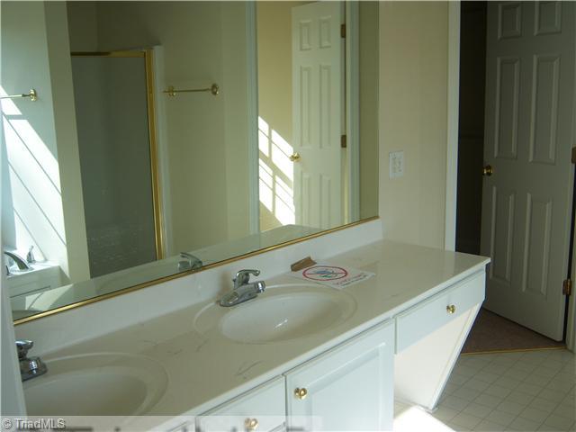 112 White Oak Road Thomasville, NC 27360 - Photo 10 of 14 Master Bath/Spa.