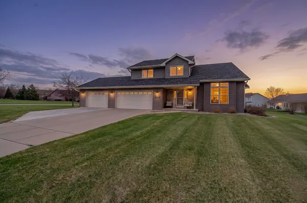 $539,900 | 2061 West Higgins Hill, De Pere, WI 54115