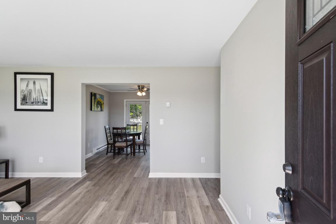 290 Gouldtown Woodruff Road Bridgeton, NJ 08302 - Photo 3 of 25 Living Room Entry