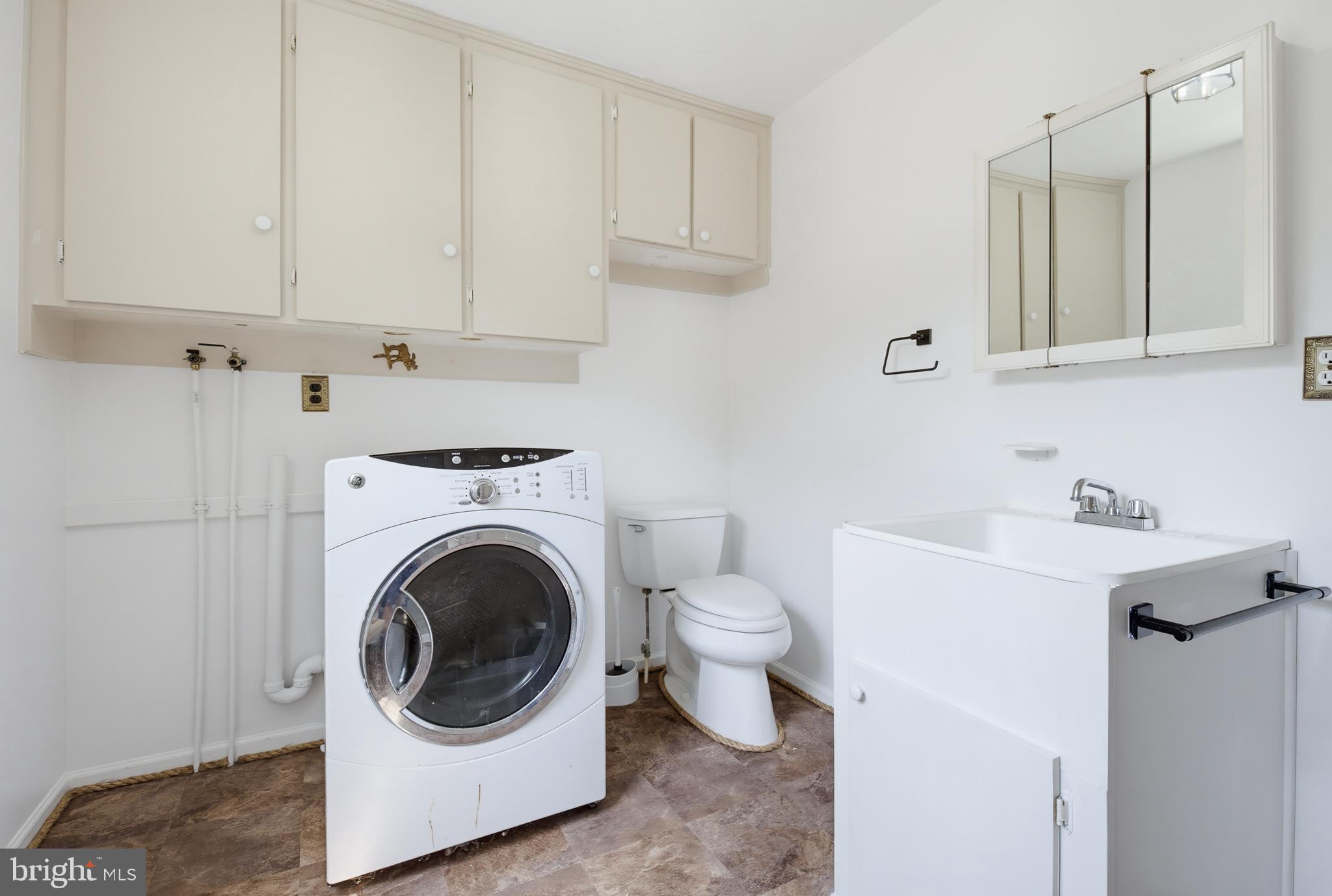 728 Academy Road York, PA 17406 - Photo 18 of 77 1st Floor Laundry/Bathroom