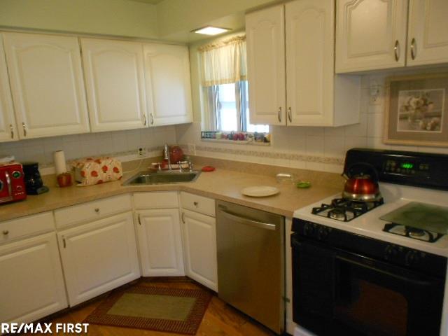 24890 Roxana Avenue Eastpointe, MI 48021 - Photo 3 of 17 31355595-2.JPG