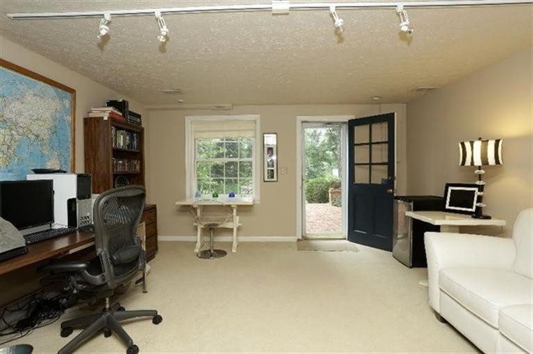 816 Cahaba Road Lexington, KY 40502 - Photo 19 of 25 Another room just a few steps from the f