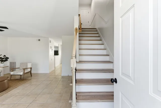 a view of entryway and hall