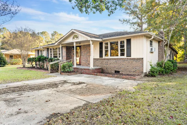 $194,900 | 1136 Lakeshore Drive, Orangeburg, SC 29115