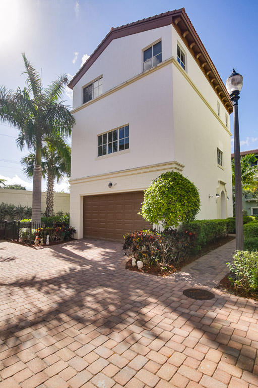 28 Northwest Hawthorne Place Boca Raton, FL 33432 - Photo 1 of 35 NW corner of house