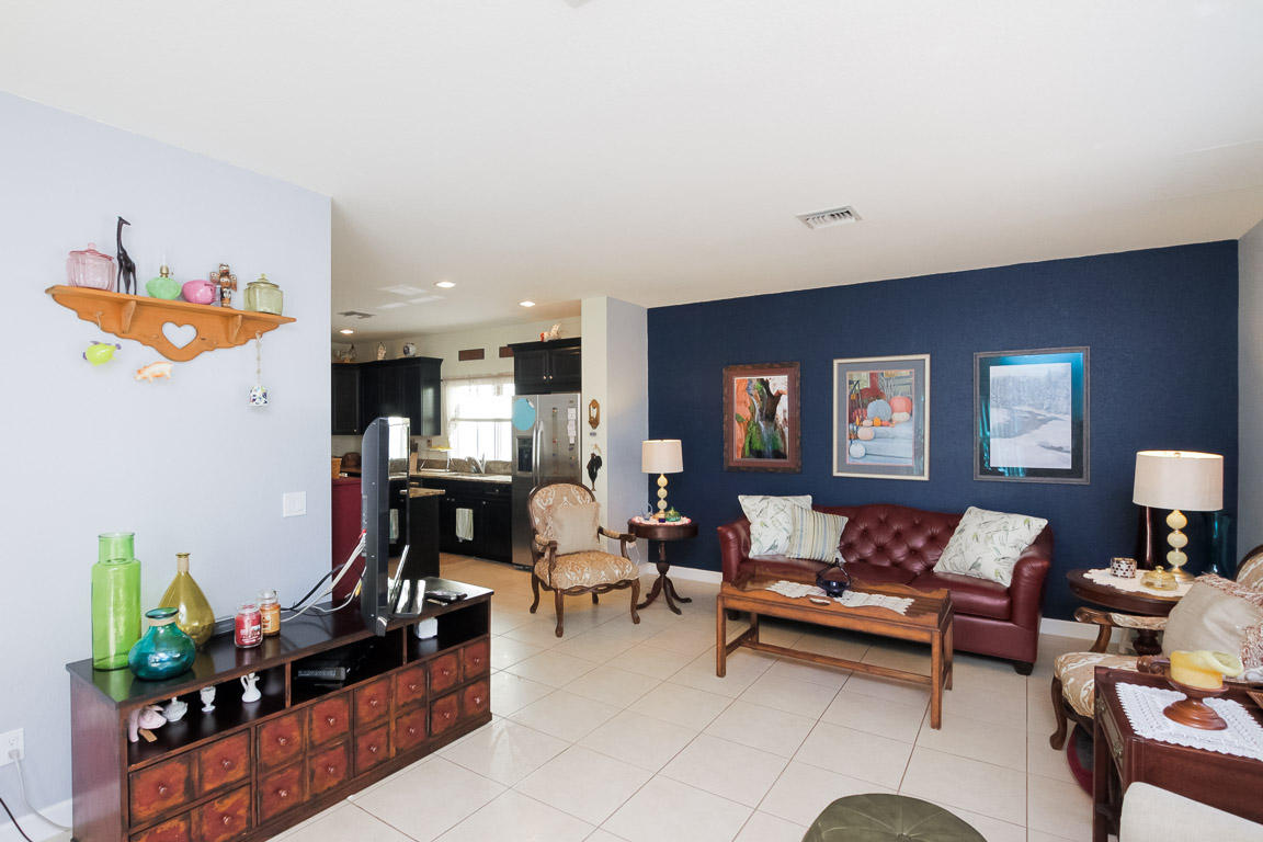 28 Northwest Hawthorne Place Boca Raton, FL 33432 - Photo 17 of 35 Living room