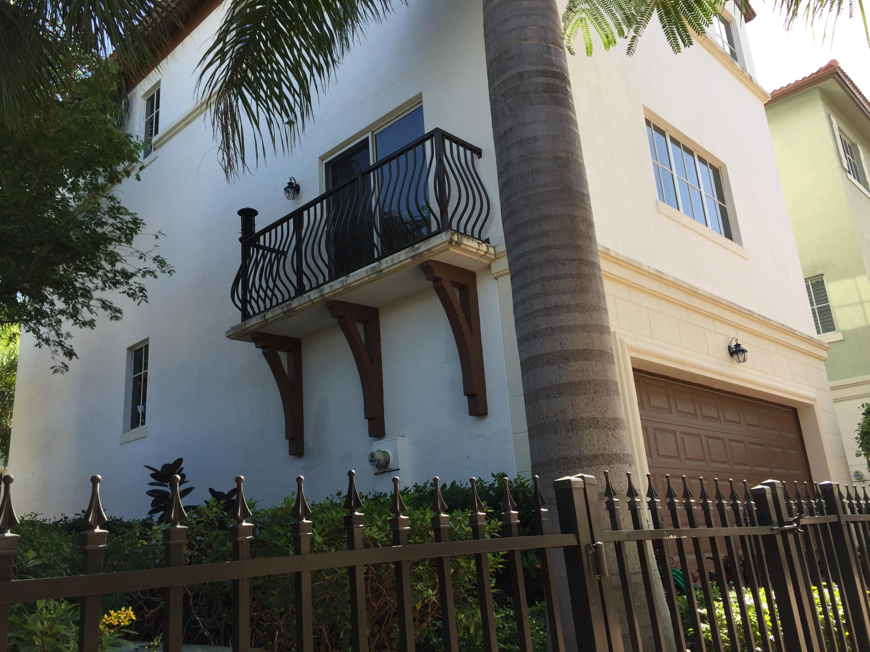 28 Northwest Hawthorne Place Boca Raton, FL 33432 - Photo 2 of 35 NE corner of house