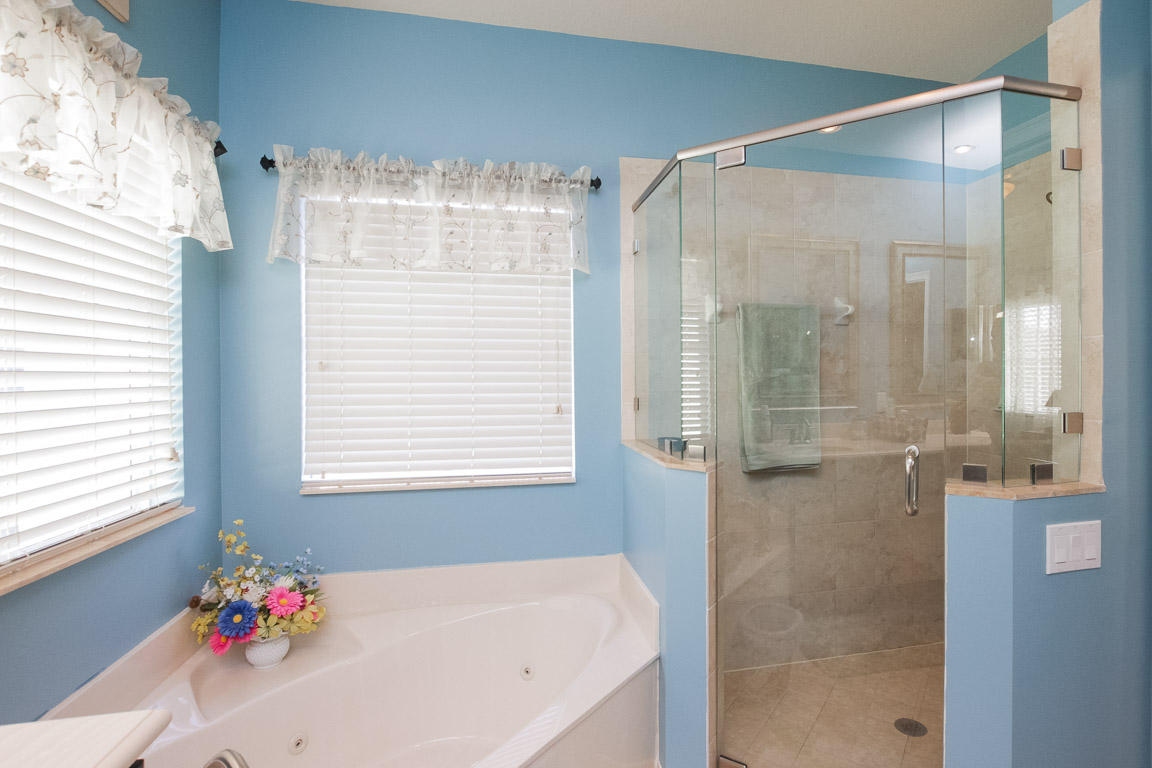 28 Northwest Hawthorne Place Boca Raton, FL 33432 - Photo 27 of 35 Master bathroom