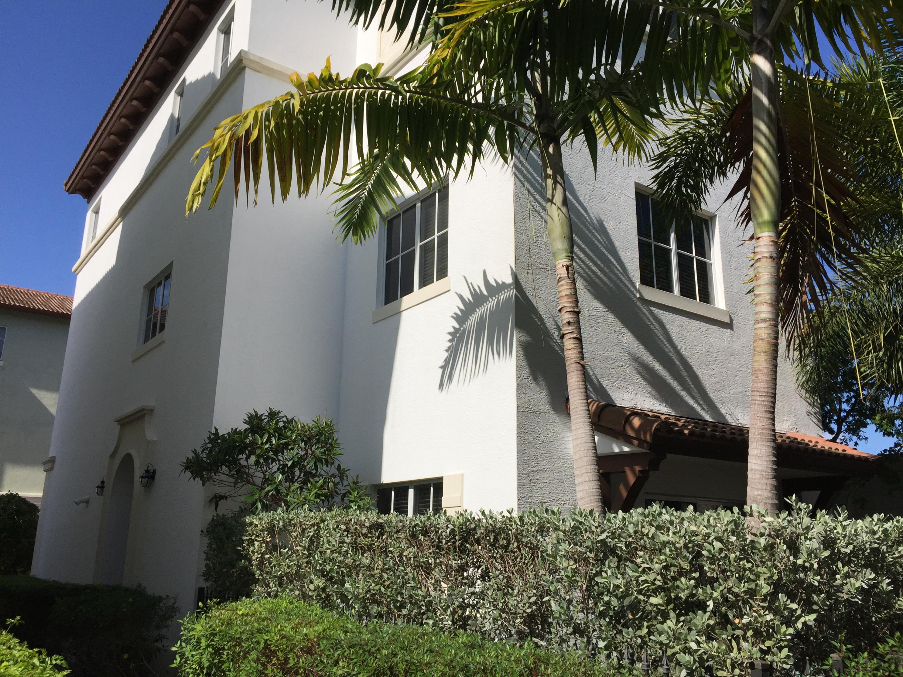 28 Northwest Hawthorne Place Boca Raton, FL 33432 - Photo 3 of 35 SE corner of house