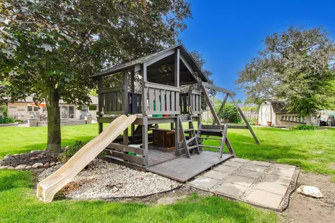 $700,000 | 16 South Wildwood Drive, Prospect Heights, IL 60070