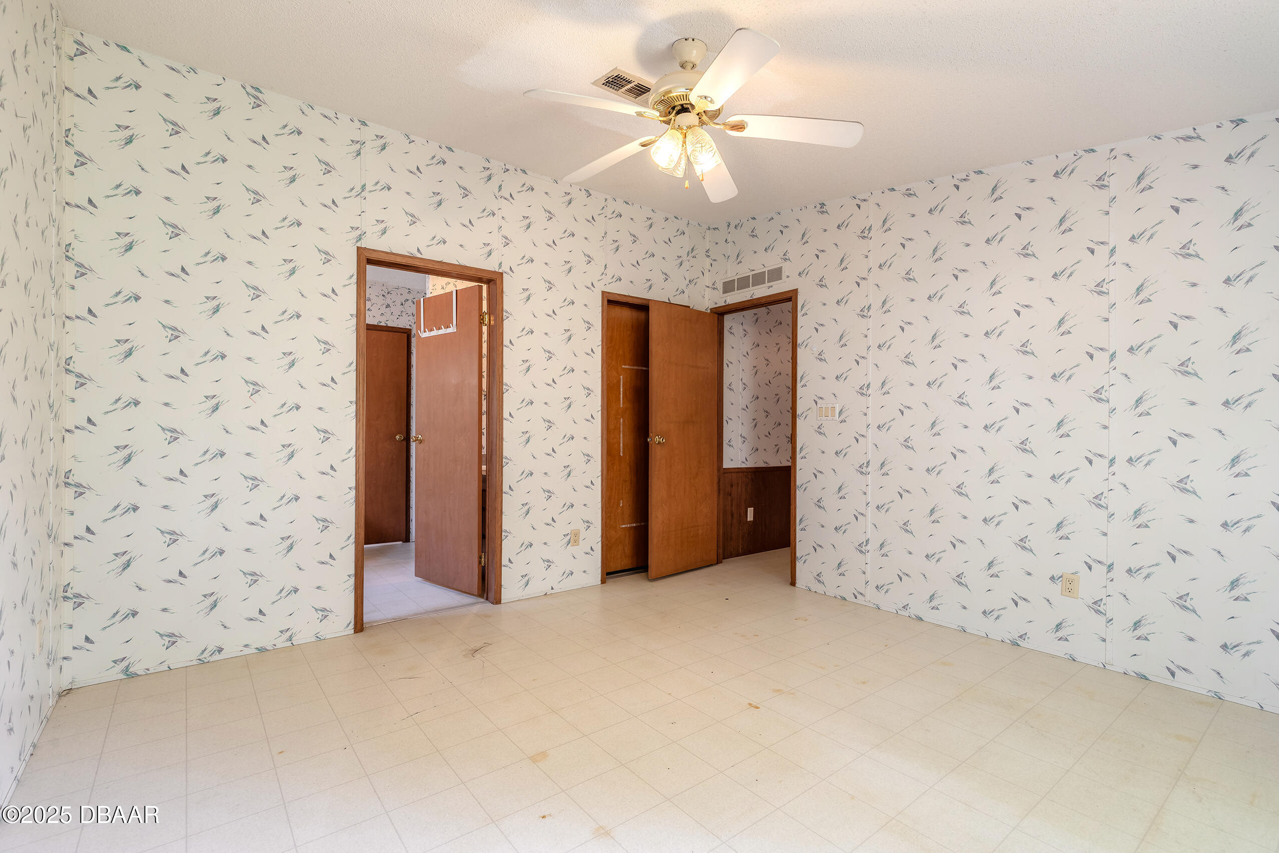 2127 Oak Street Bunnell, FL 32110 - Photo 20 of 48 en empty room with windows
