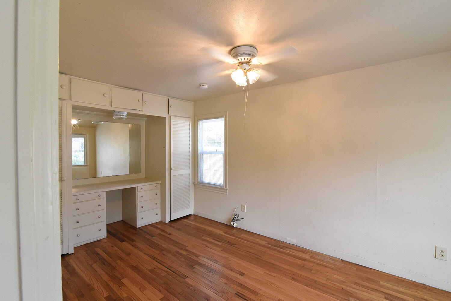 2006 29th Street, Unit FRONT Lubbock, TX 79411 - Photo 7 of 8 a bedroom with a bed and a chandelier
