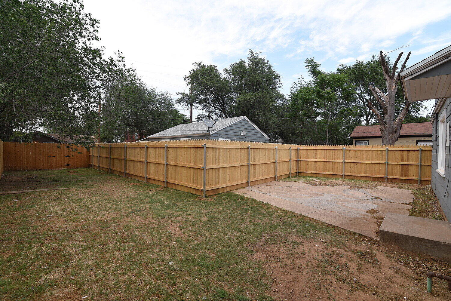 2006 29th Street, Unit FRONT Lubbock, TX 79411 - Photo 8 of 8 a view of a backyard