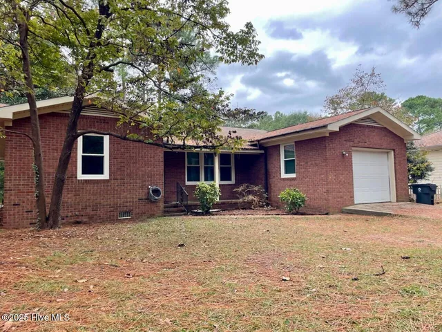 $1,800 | 142 Canal Drive, Southport, NC 28461