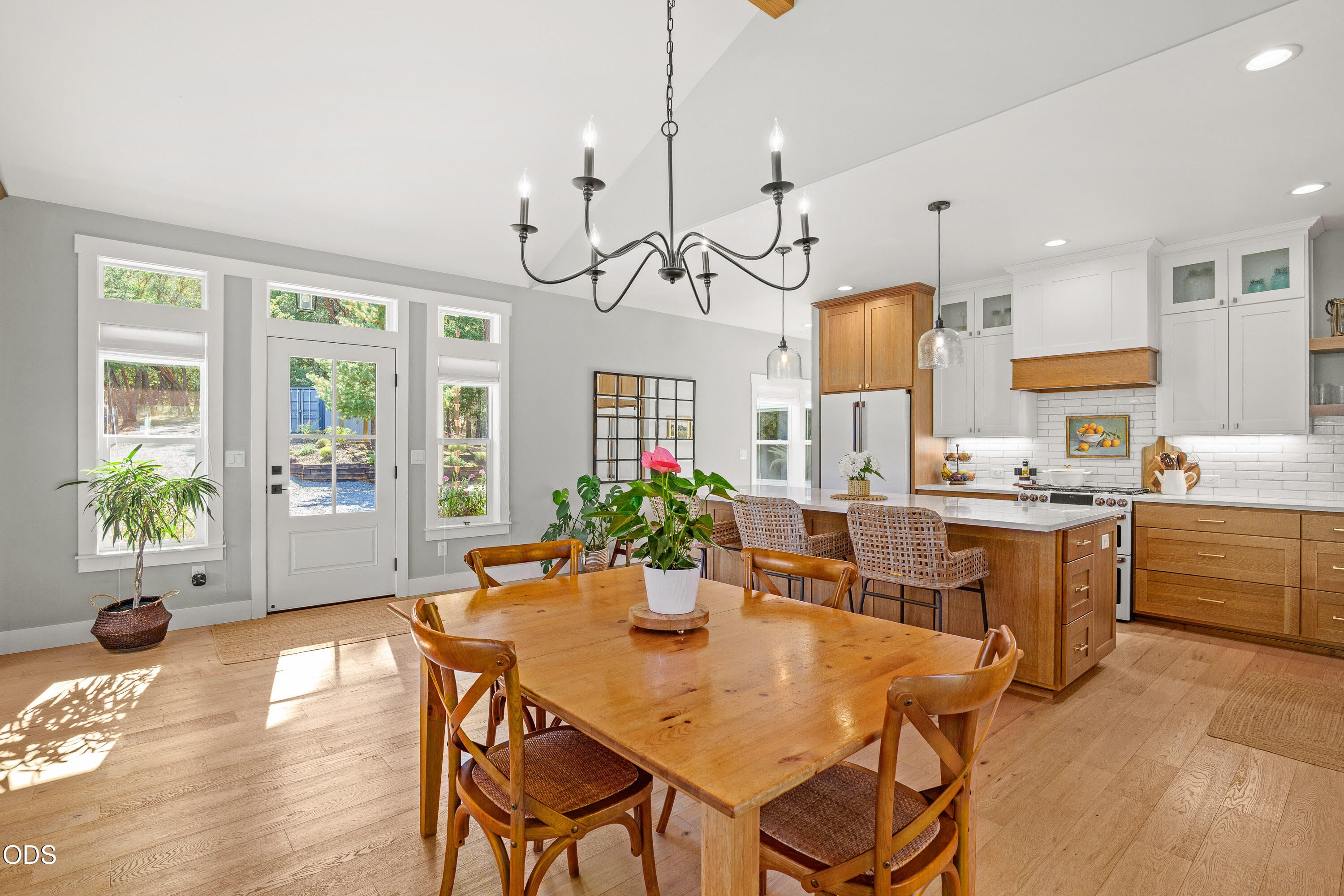 145 Lomas Road Jacksonville, OR 97530 - Photo 10 of 57 Gallery Image 10