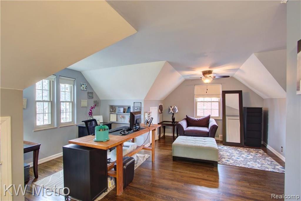 1800 Hampton Road Grosse Pointe Woods, MI 48236 - Photo 2 of 35