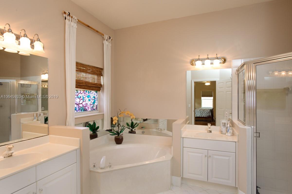 4292 Diamond Drive Weston, FL 33331 - Photo 14 of 27