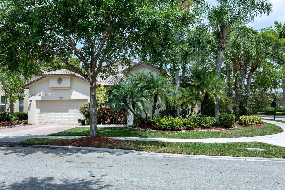 4292 Diamond Drive Weston, FL 33331 - Photo 2 of 27