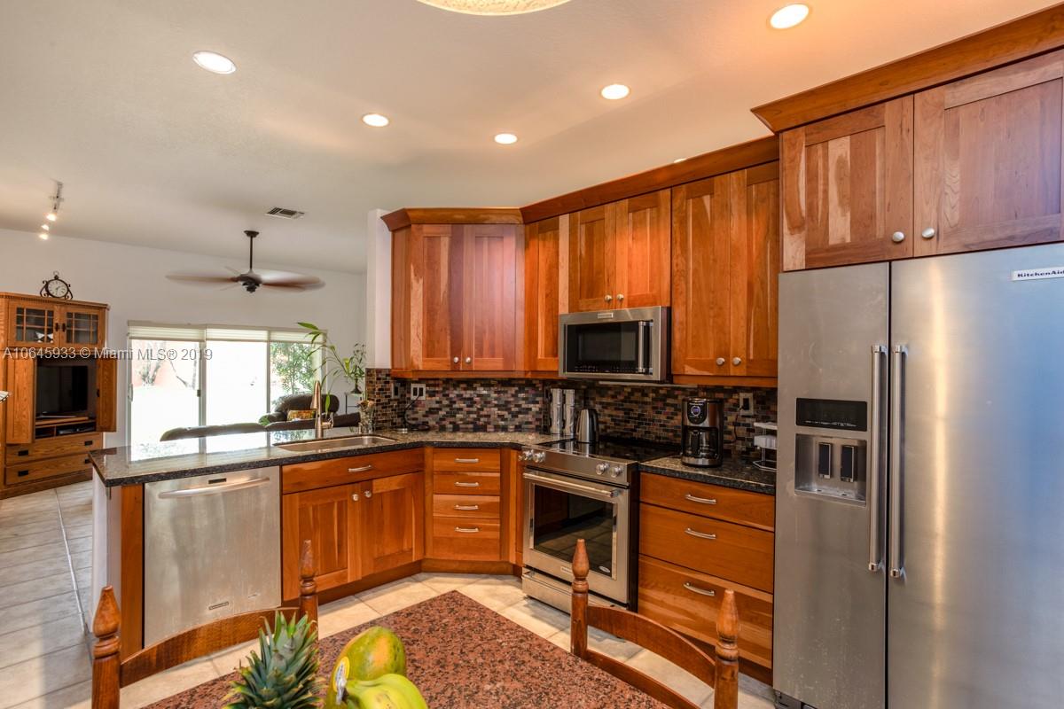 4292 Diamond Drive Weston, FL 33331 - Photo 3 of 27