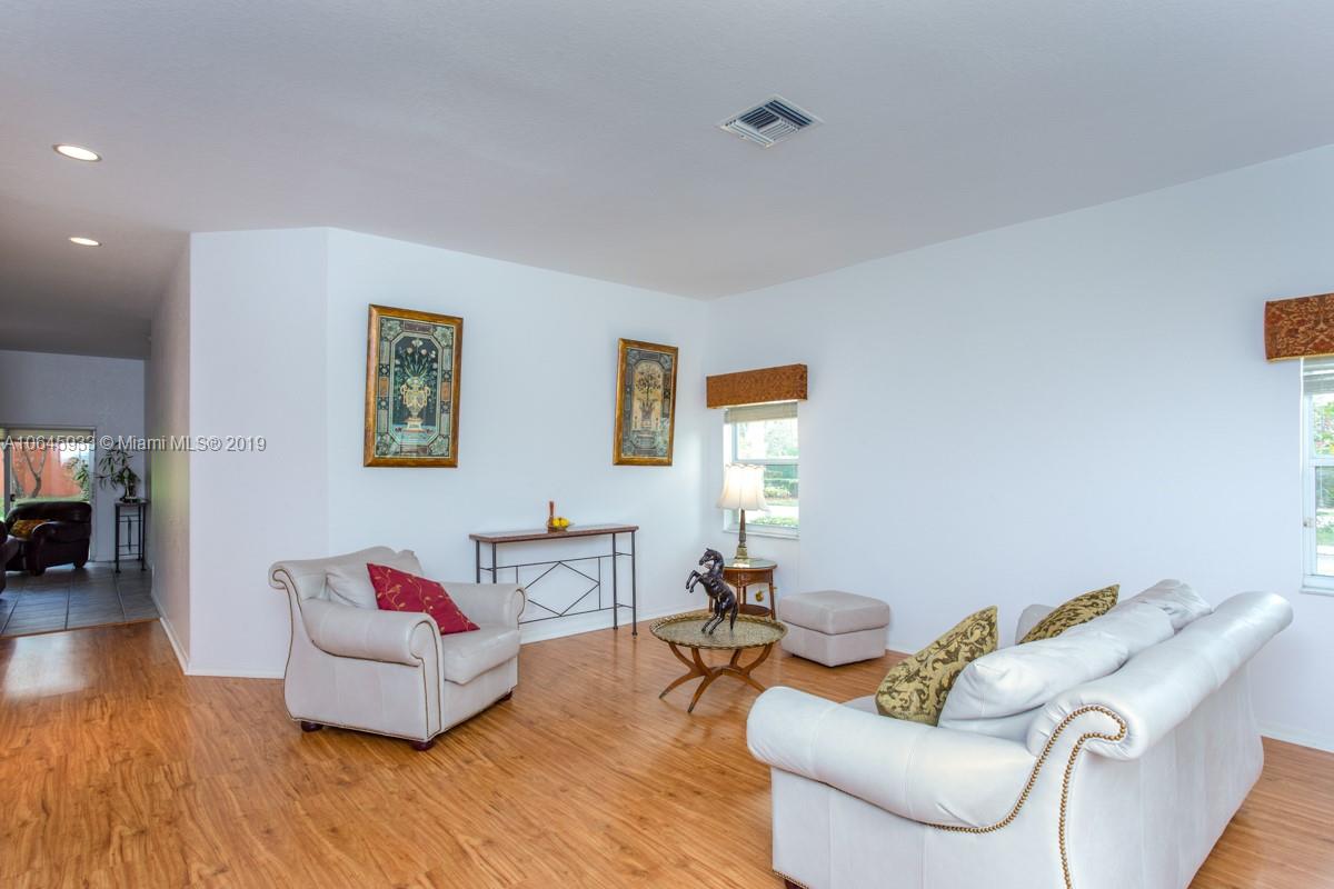 4292 Diamond Drive Weston, FL 33331 - Photo 5 of 27