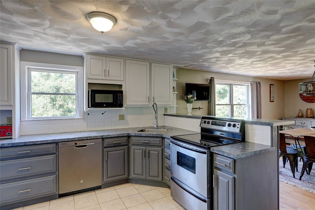 1139 Snake Hill Road Glocester, RI 02814 - Photo 18 of 50