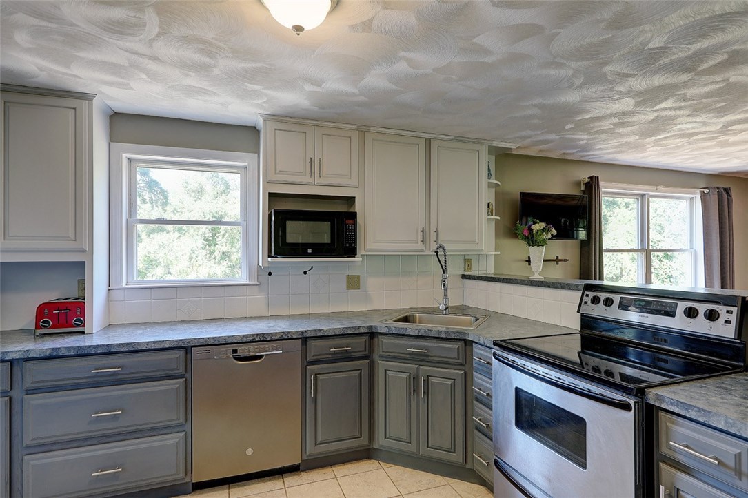 1139 Snake Hill Road Glocester, RI 02814 - Photo 20 of 50