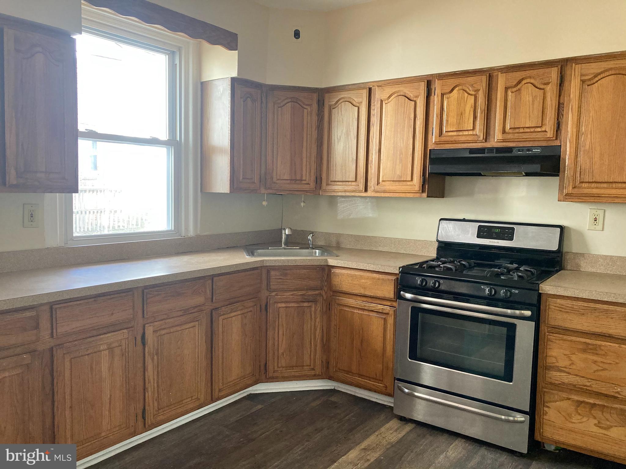 233 Avon Road Upper Darby, PA 19082 - Photo 6 of 15 Kitchen