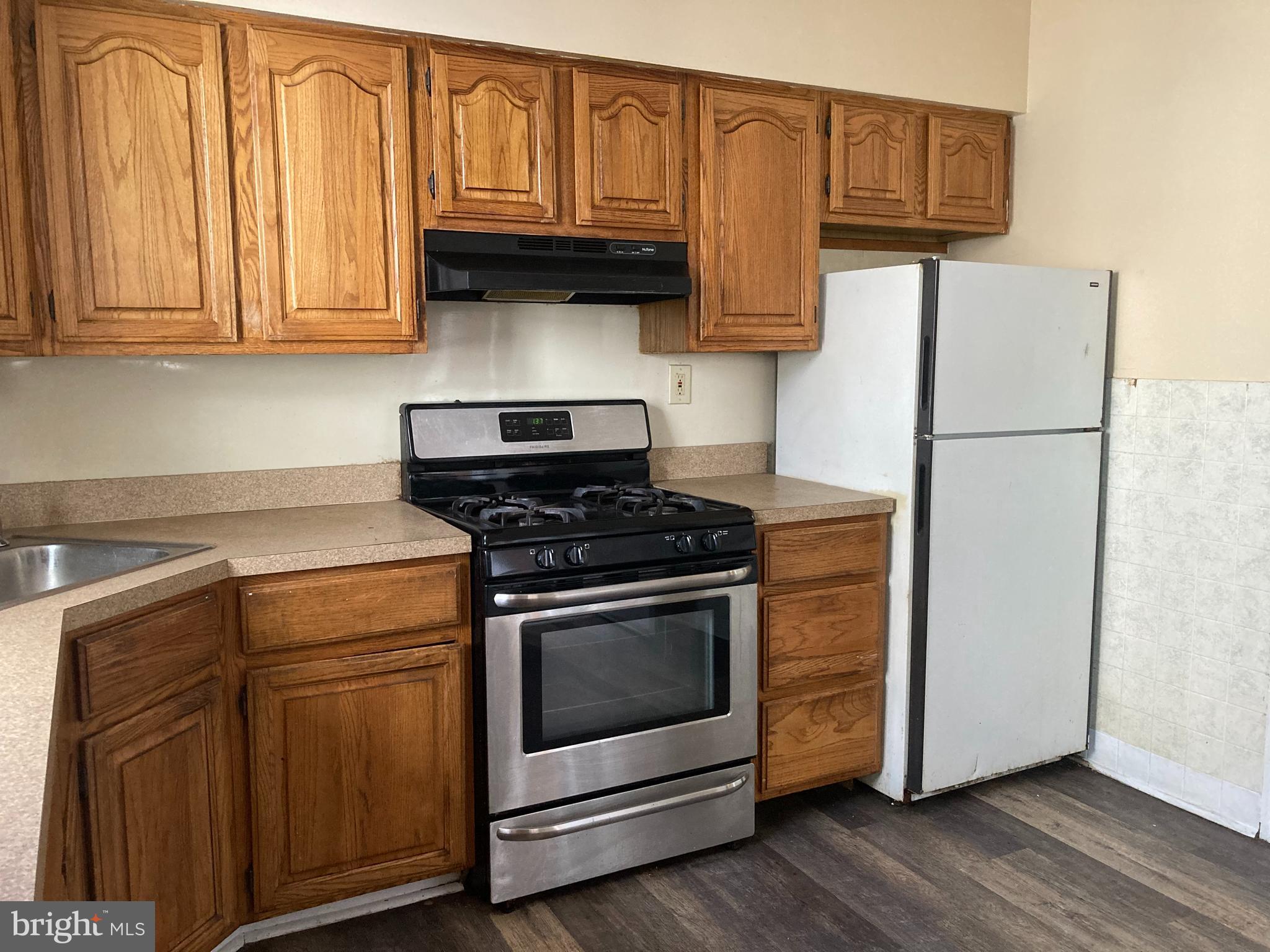 233 Avon Road Upper Darby, PA 19082 - Photo 7 of 15 Kitchen