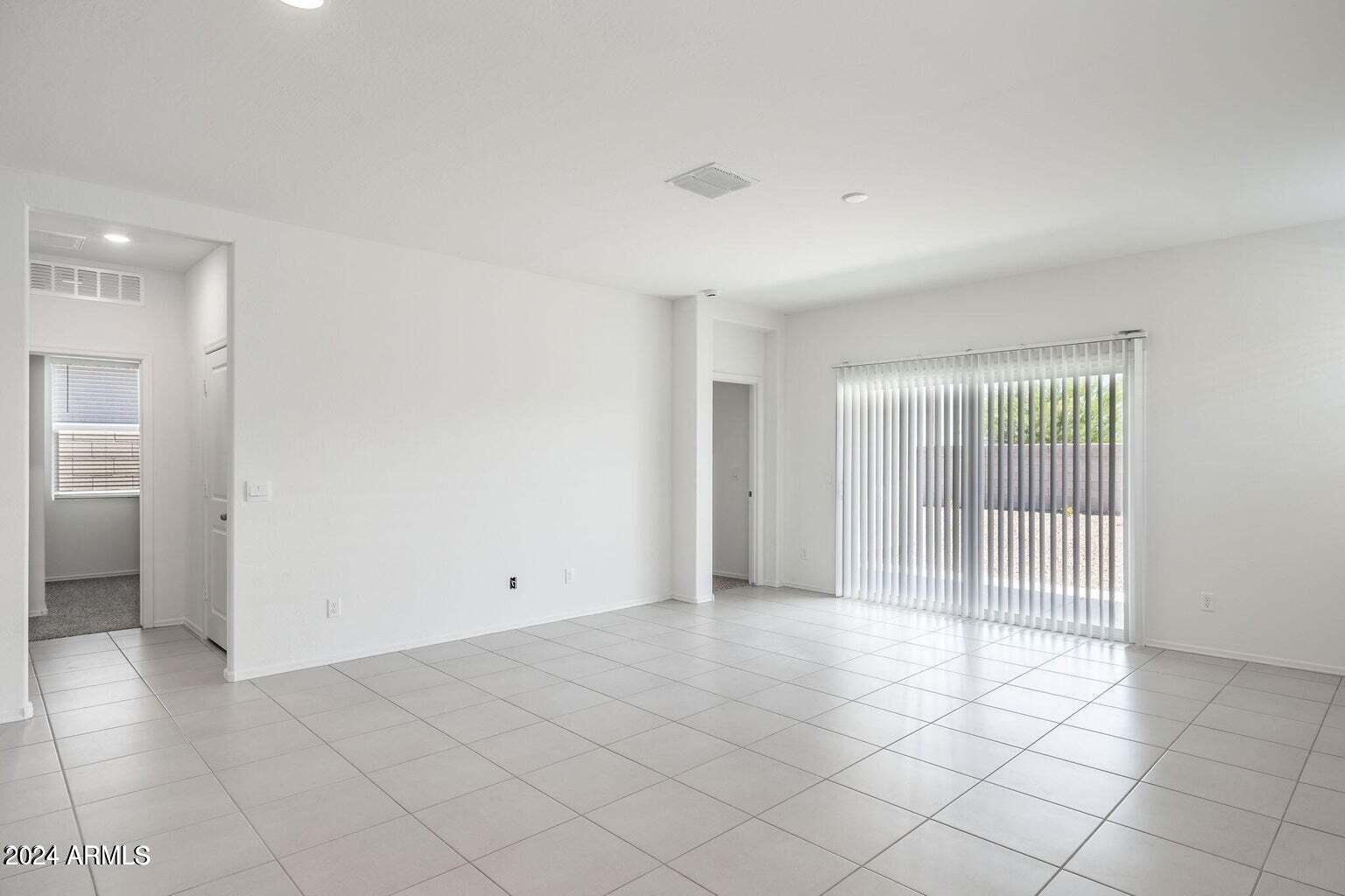 10516 West Bloch Road Tolleson, AZ 85353 - Photo 12 of 28 20240822004822830581000000-o