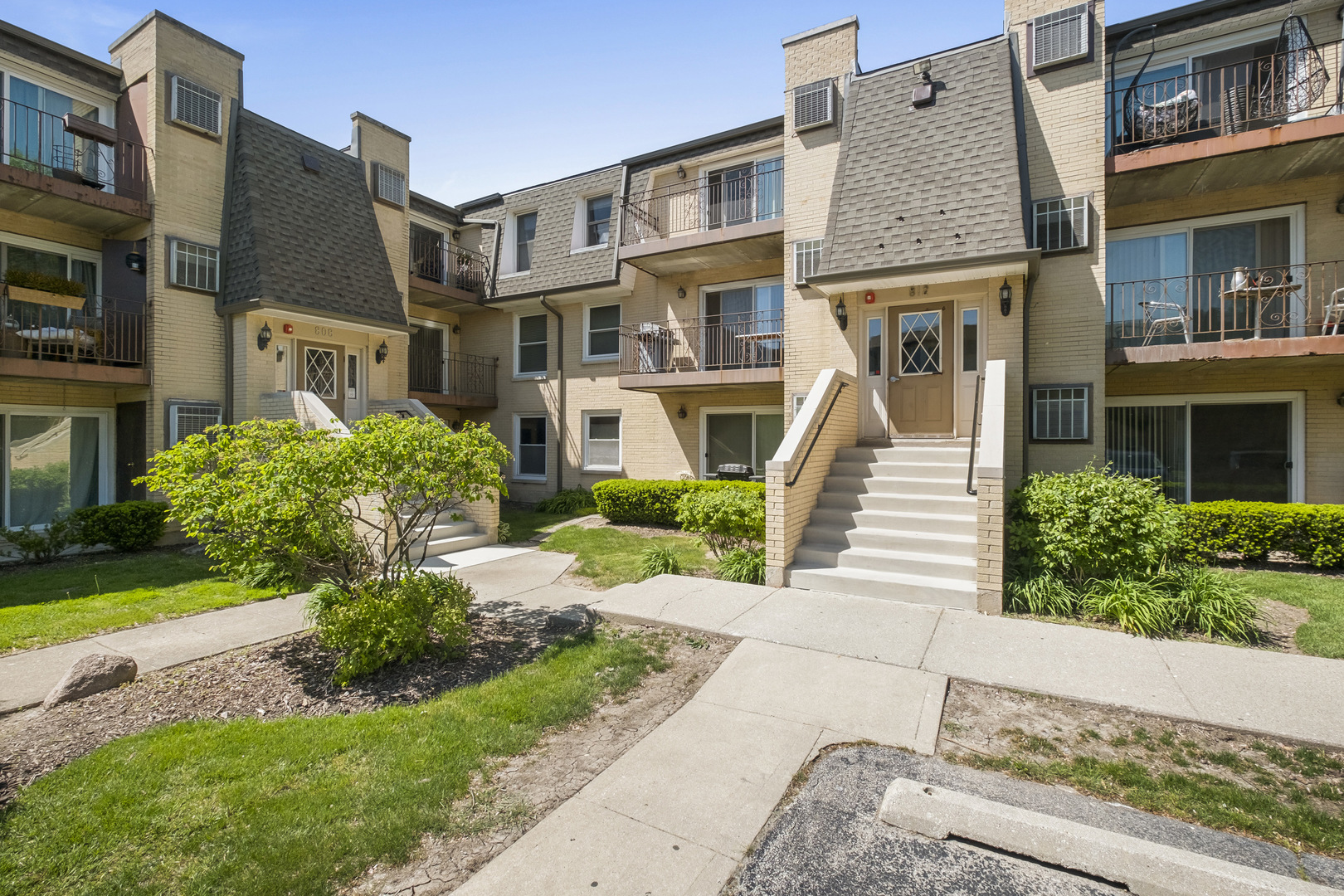 812 North River Road, Unit 3B Mount Prospect, IL 60056 - Photo 1 of 15 Gallery Image 1