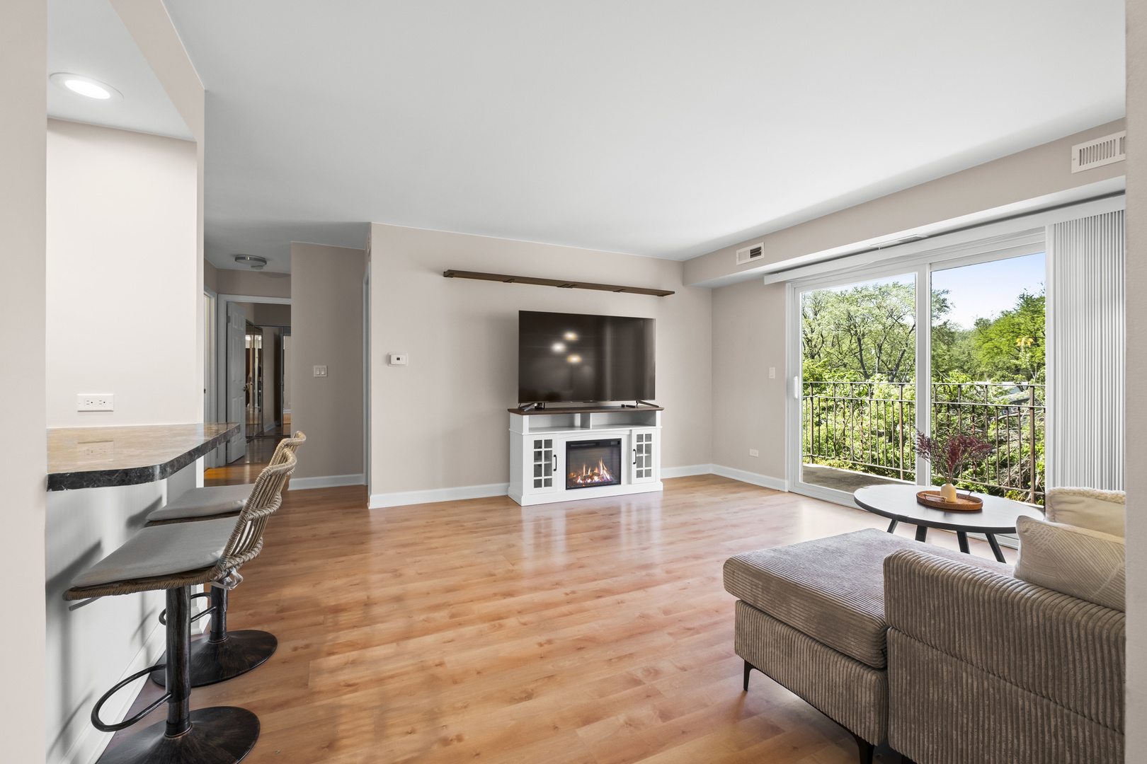 812 North River Road, Unit 3B Mount Prospect, IL 60056 - Photo 2 of 15 Gallery Image 2
