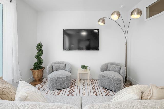 1701 Simond Avenue, Unit 615 Austin, TX 78723 - Photo 9 of 25 Recessed wall-mounted television