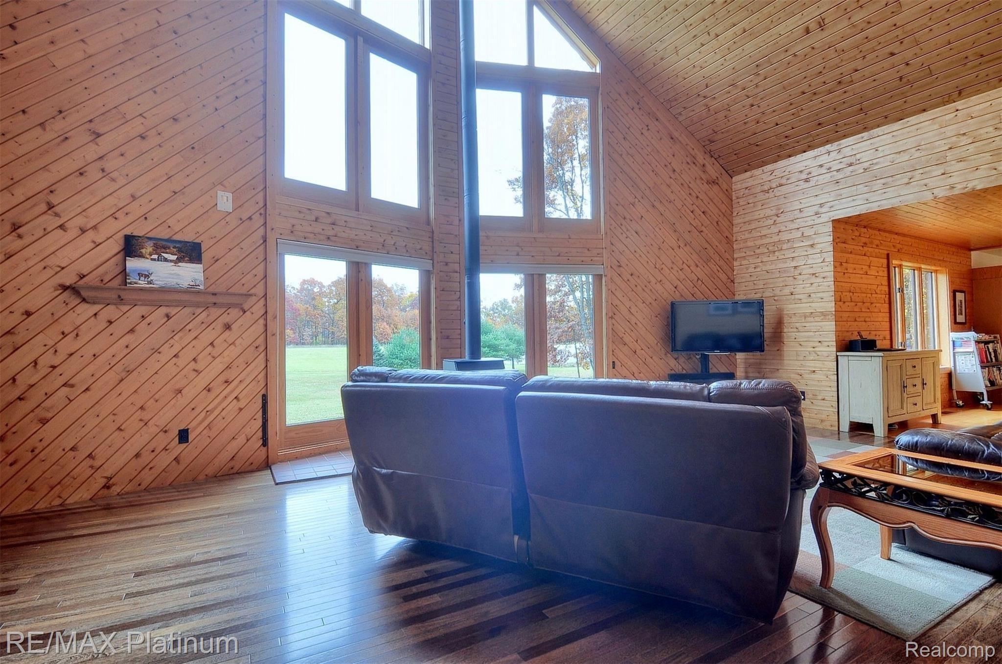 4133 Burns Road Linden, MI 48451 - Photo 9 of 39 9-Great Room 4th View.jpg