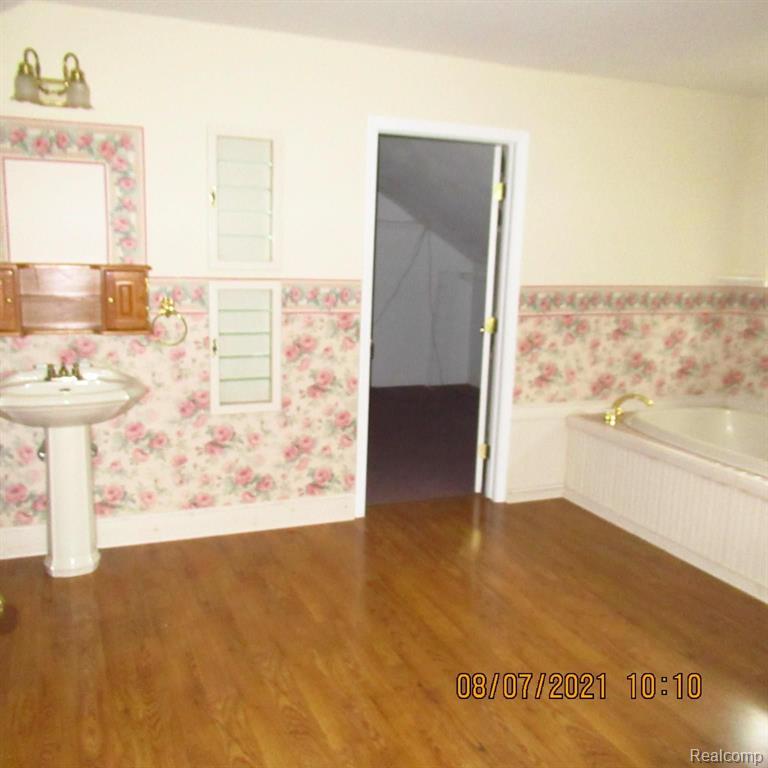 27421 Bell Road New Boston, MI 48164 - Photo 20 of 40