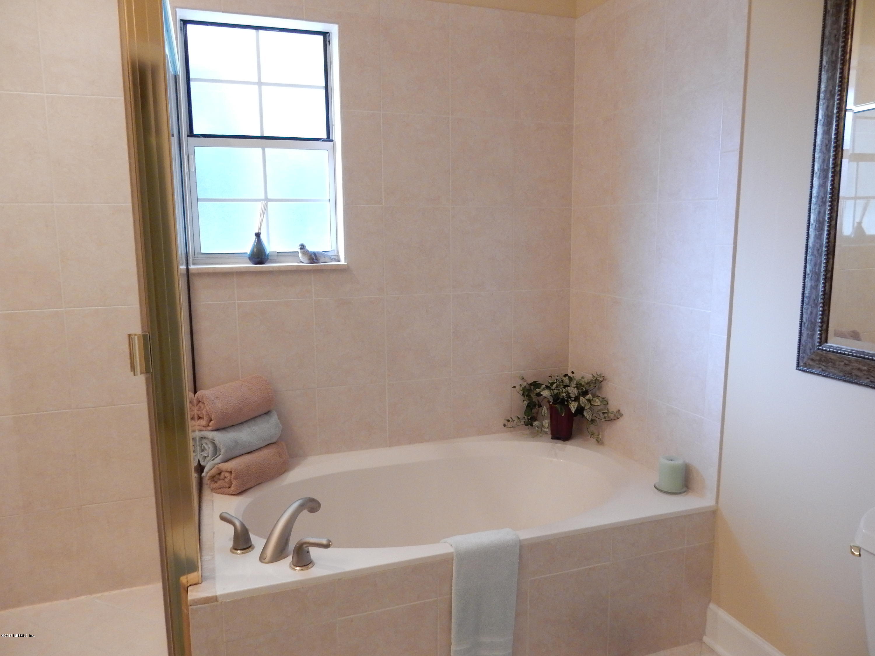 10754 Scott Mill Road, Unit 17 Jacksonville, FL 32223 - Photo 23 of 40 MASTER TUB