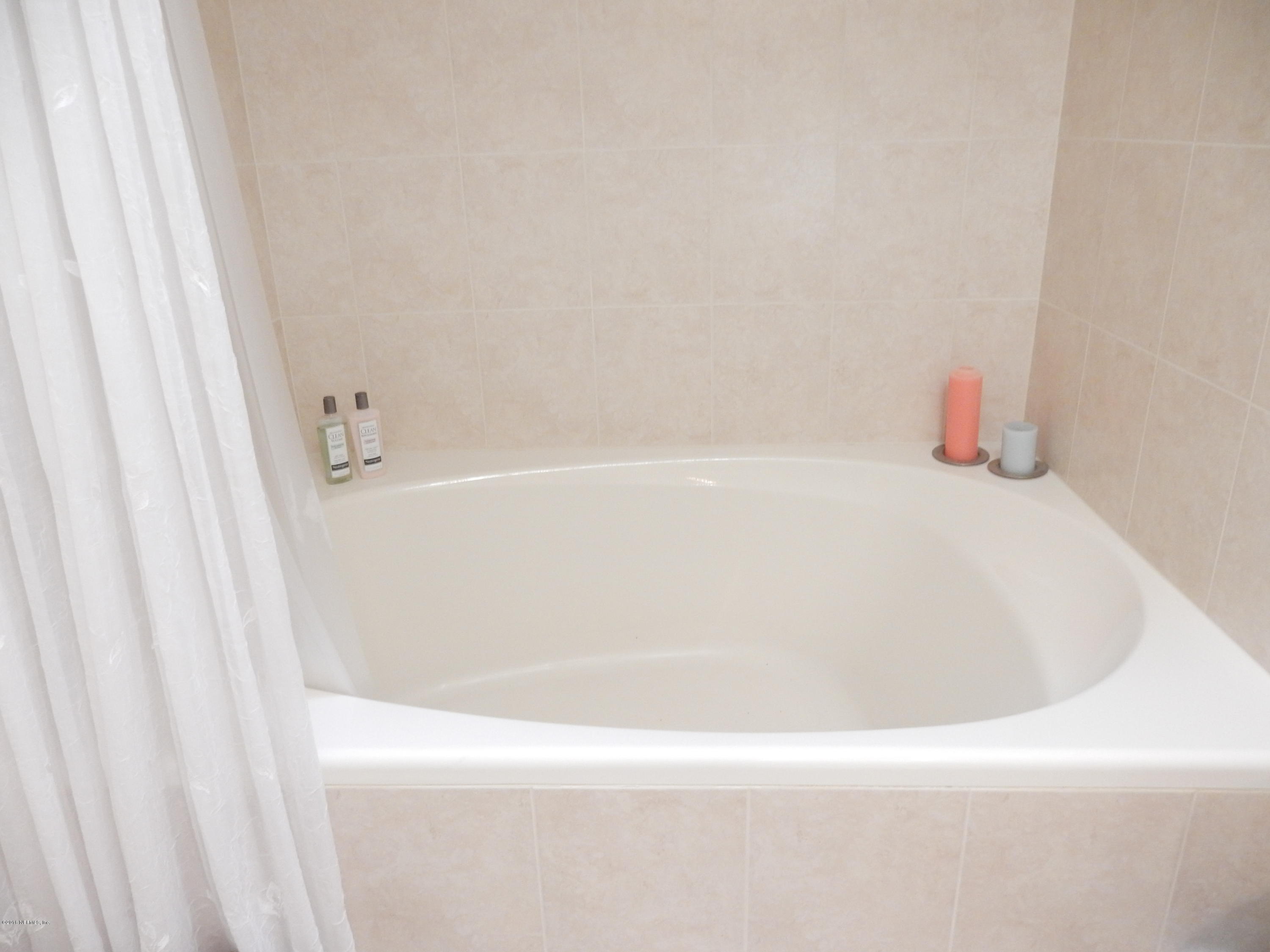 10754 Scott Mill Road, Unit 17 Jacksonville, FL 32223 - Photo 31 of 40 BATHROOM2
