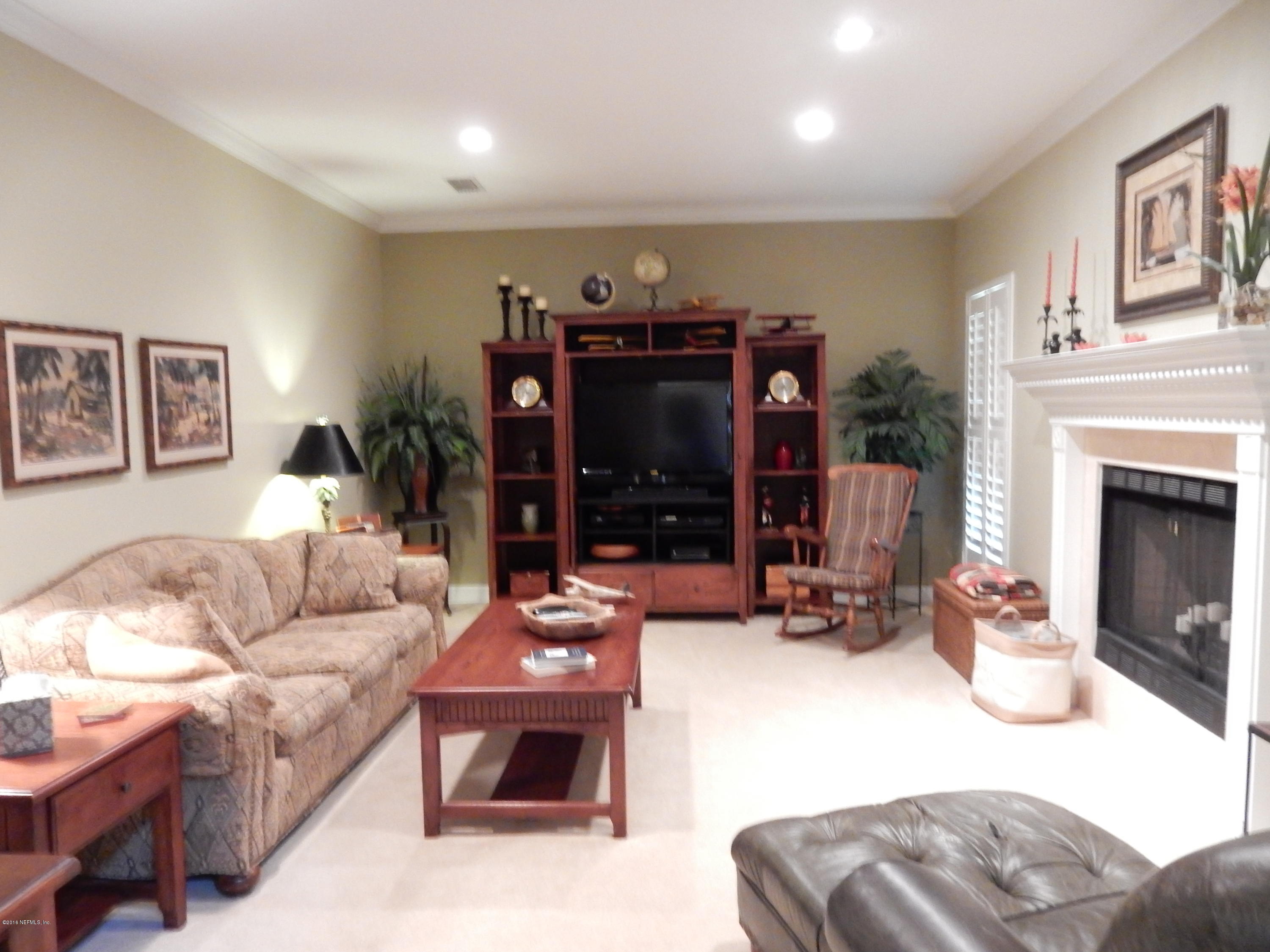 10754 Scott Mill Road, Unit 17 Jacksonville, FL 32223 - Photo 8 of 40 FAMILY ROOM