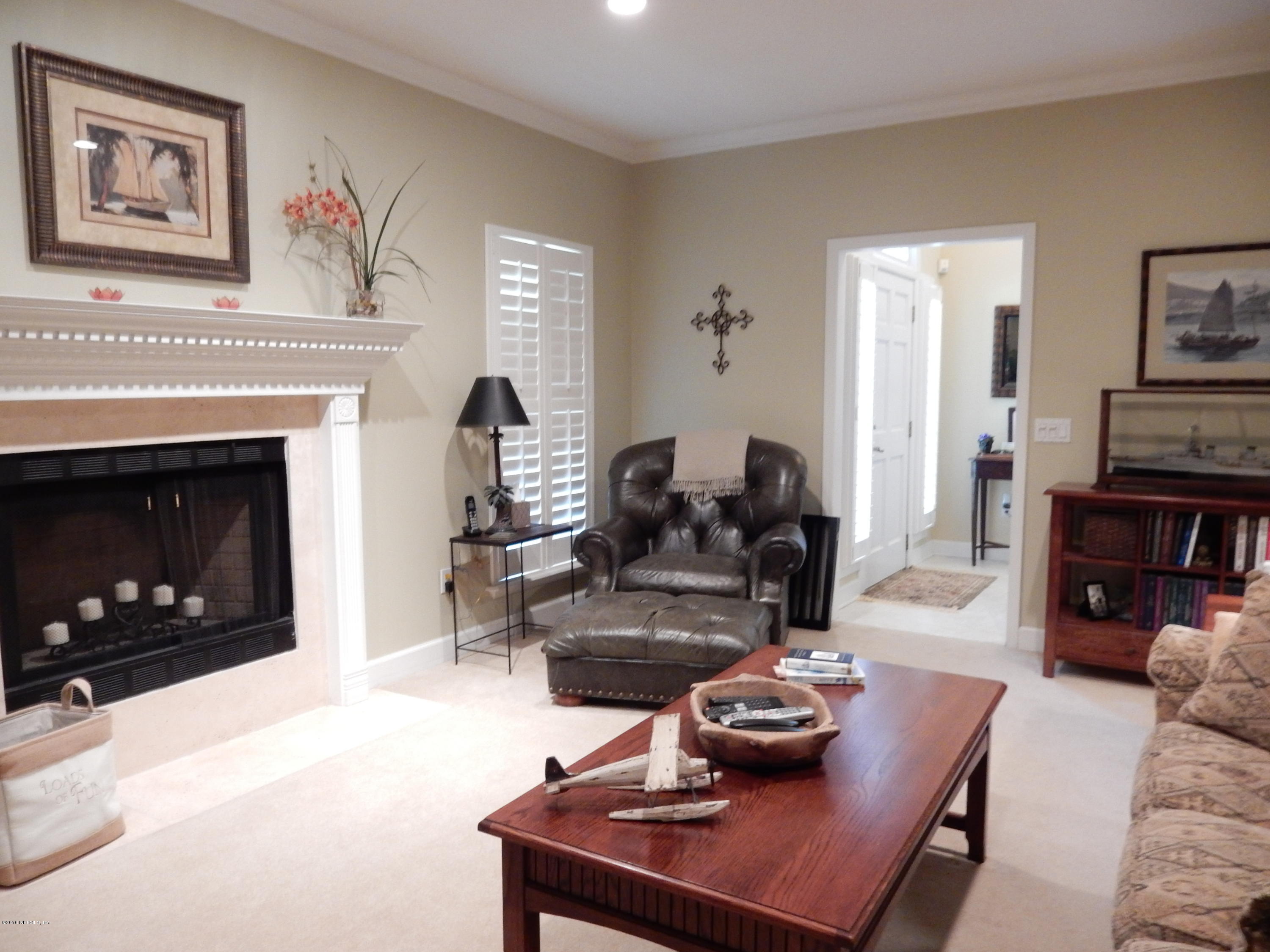 10754 Scott Mill Road, Unit 17 Jacksonville, FL 32223 - Photo 10 of 40 FAMILY ROOM