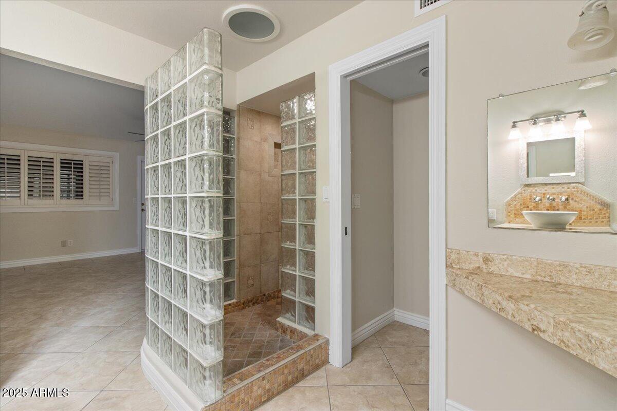 5750 North 10th Street, Unit 5 Phoenix, AZ 85014 - Photo 28 of 37 a view of a bathroom