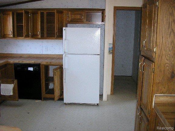 6666 Comstock Road Jeddo, MI 48032 - Photo 8 of 15 P3150037-mfsopt