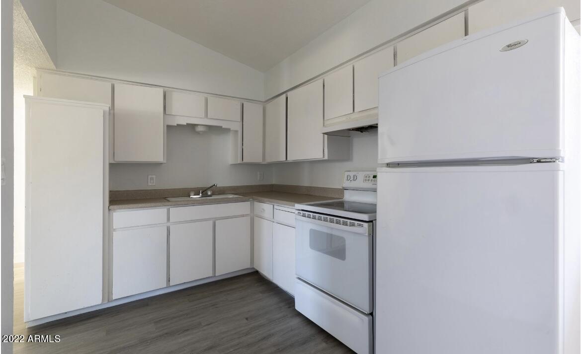 2020 West Hayward Avenue, Unit 31 Phoenix, AZ 85021 - Photo 6 of 13 a kitchen with white cabinets and white appliances